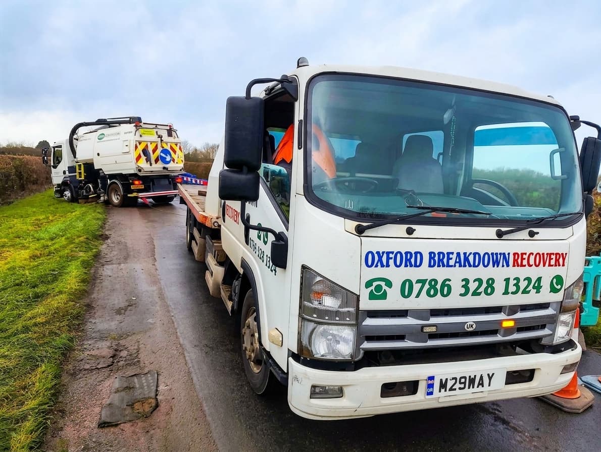 16-tonne road sweeper recovered from soft verge near Bicester by Oxford Breakdown Recovery